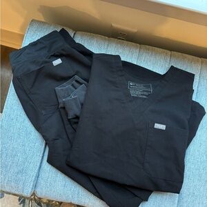 FIGS black Scrub Set